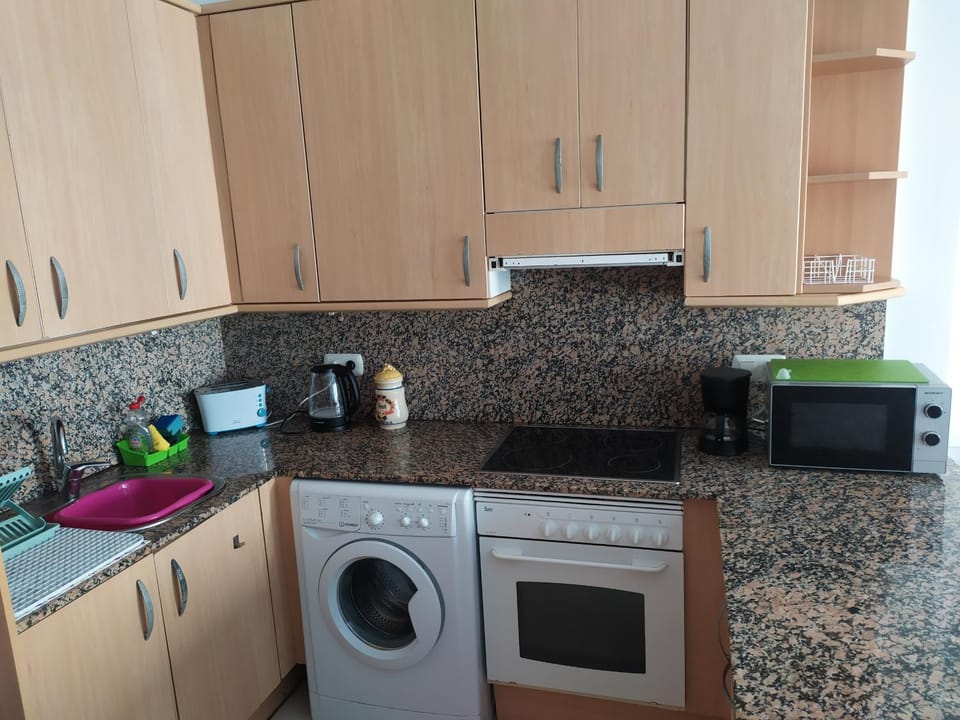 Apartamento en Roses, a 2 minutos a pie de playa Apartment in Roses