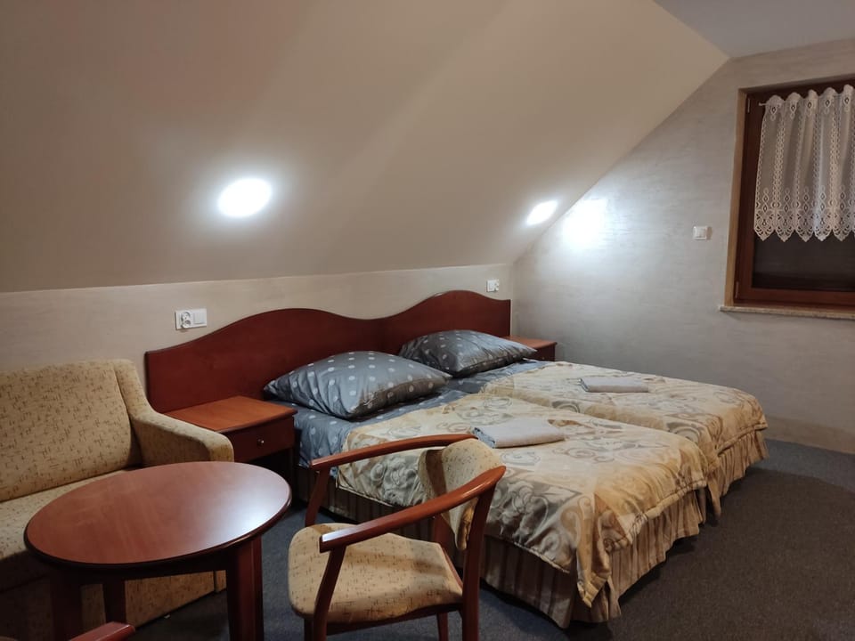 Bed, Photo of the whole room, Seating area, Bedroom