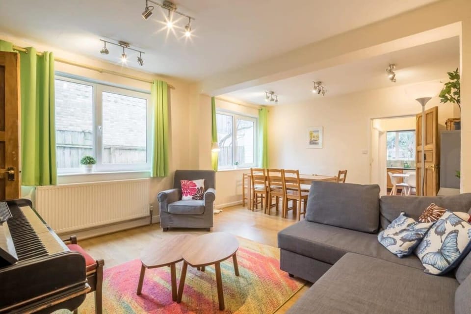 4 Bed Central Home - Perfect Location with Parking House in Cambridge