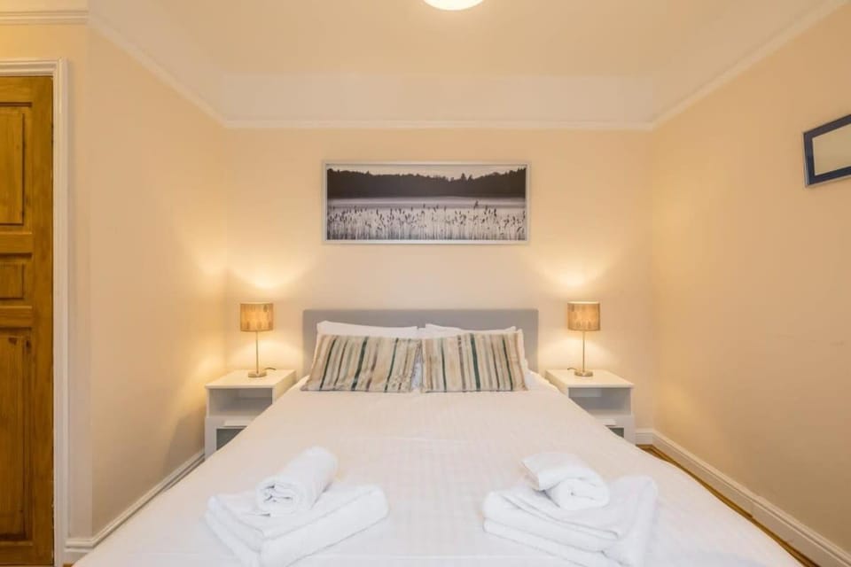 4 Bed Central Home - Perfect Location with Parking House in Cambridge