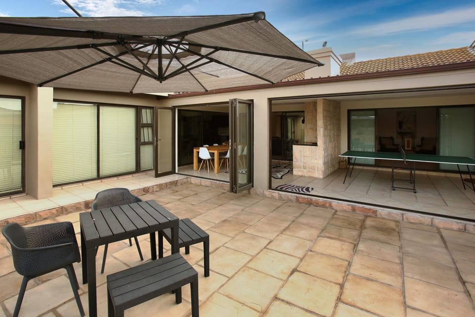 Patio, Day, Balcony/Terrace, Dining area, Pool view, Swimming pool, sunbed