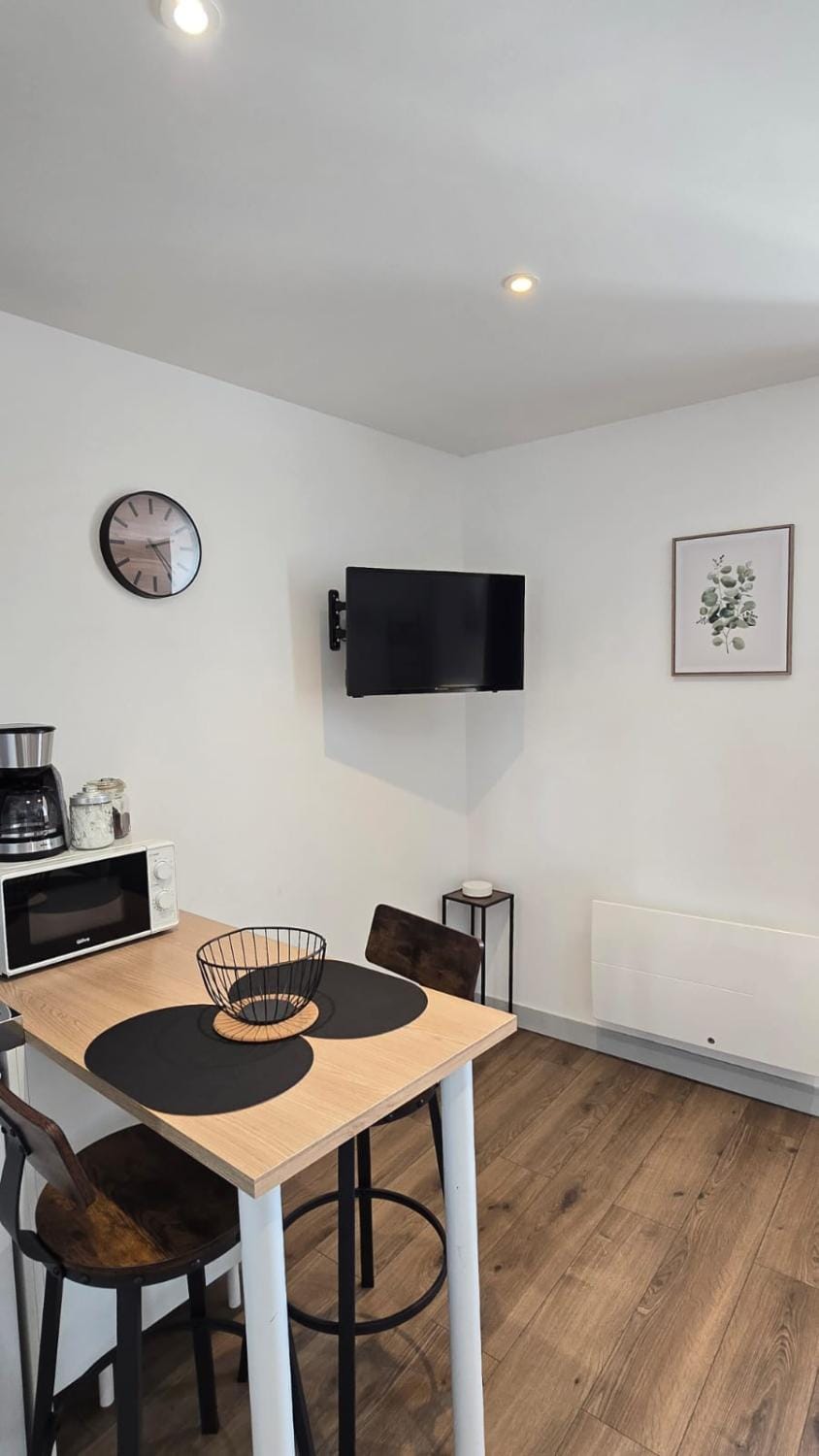 TV and multimedia, Kitchen or kitchenette, Dining area