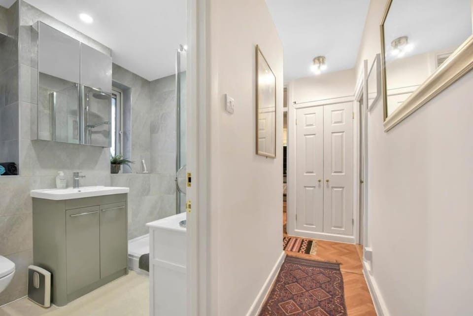 Central Camden Flat With Terrace For 4 People Apartment in London Borough of Islington