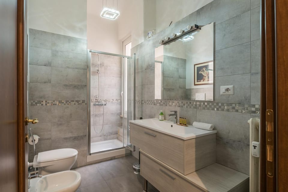 Shower, Bathroom, bidet, heating, towels