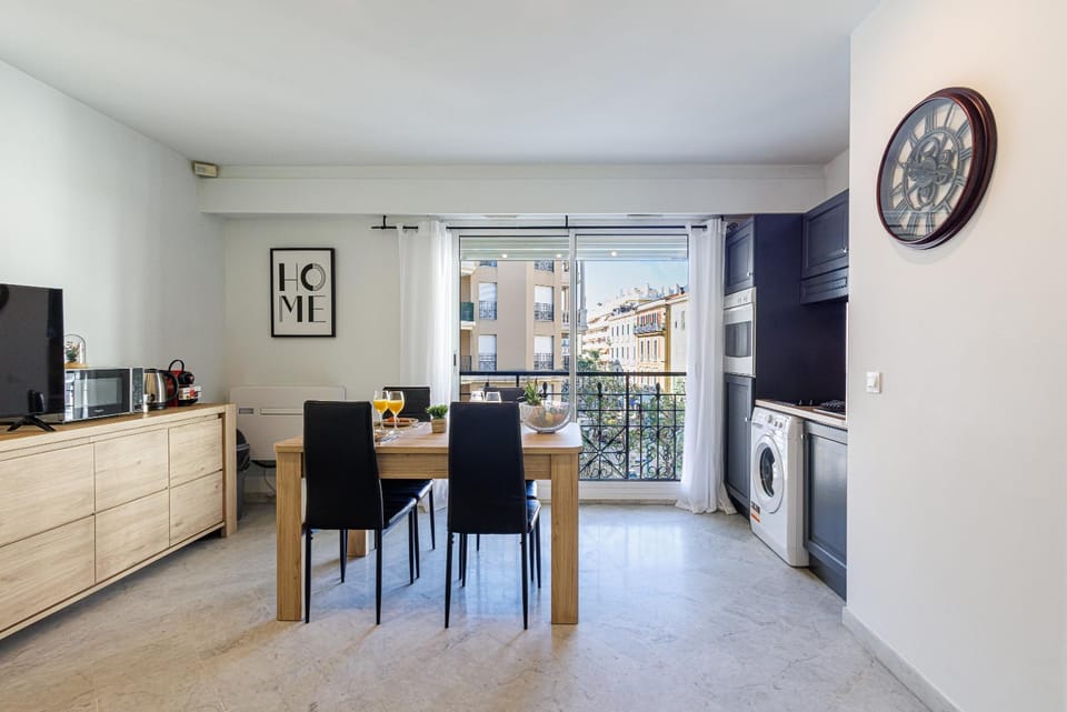 Le Victoria, beau T2 central au pied des plages, piscine, sauna Apartment in Menton
