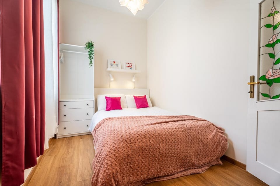 Bed, Photo of the whole room, Bedroom, wardrobe
