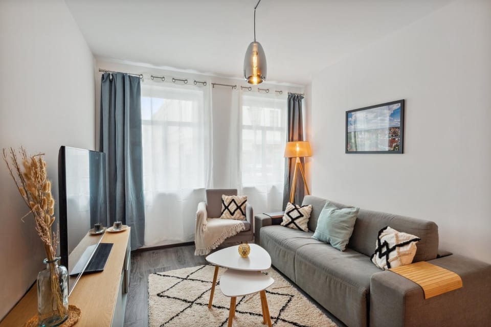 Staff, TV and multimedia, Living room, Photo of the whole room, Seating area, locker