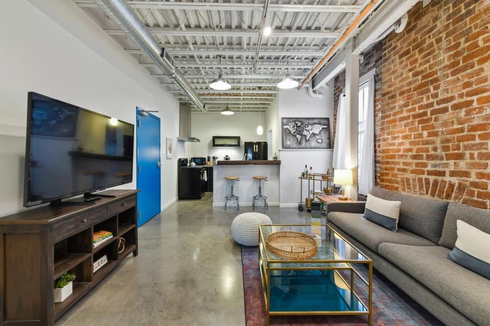 Warehouse District Intimate One Bedroom Apartment in Warehouse District