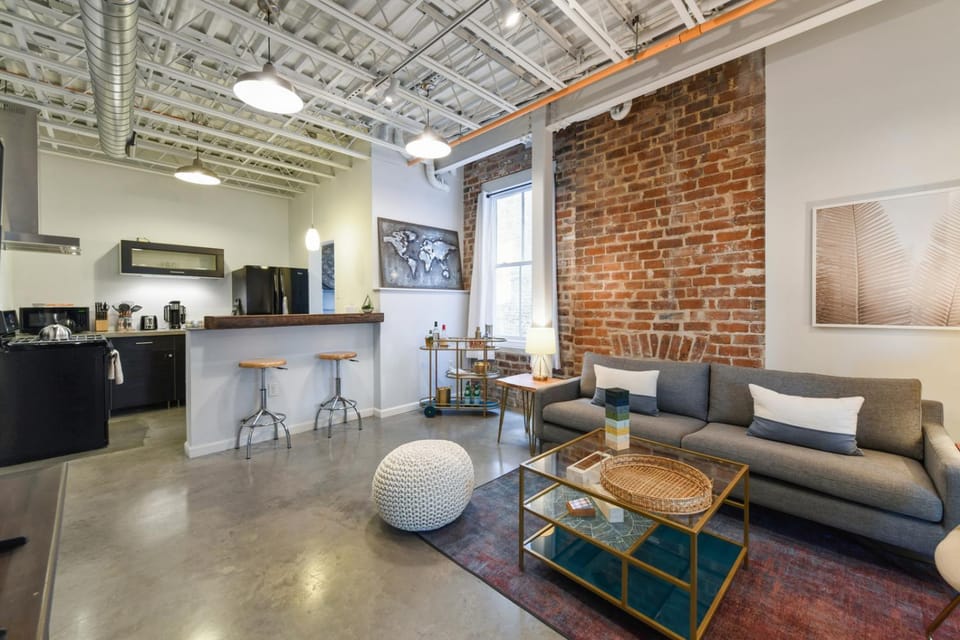 Warehouse District Intimate One Bedroom Apartment in Warehouse District