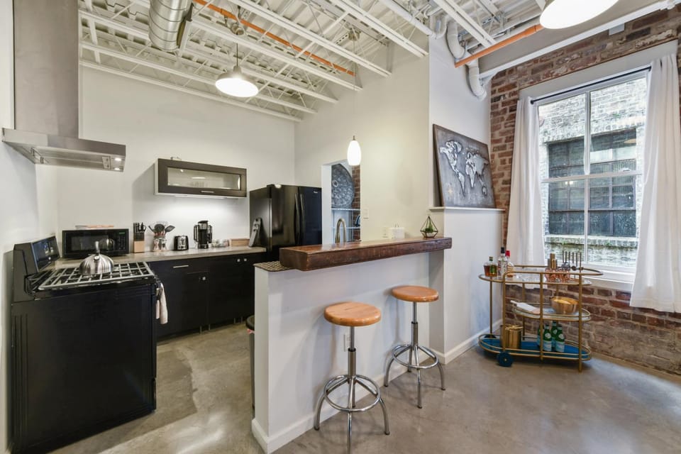 Warehouse District Intimate One Bedroom Apartment in Warehouse District