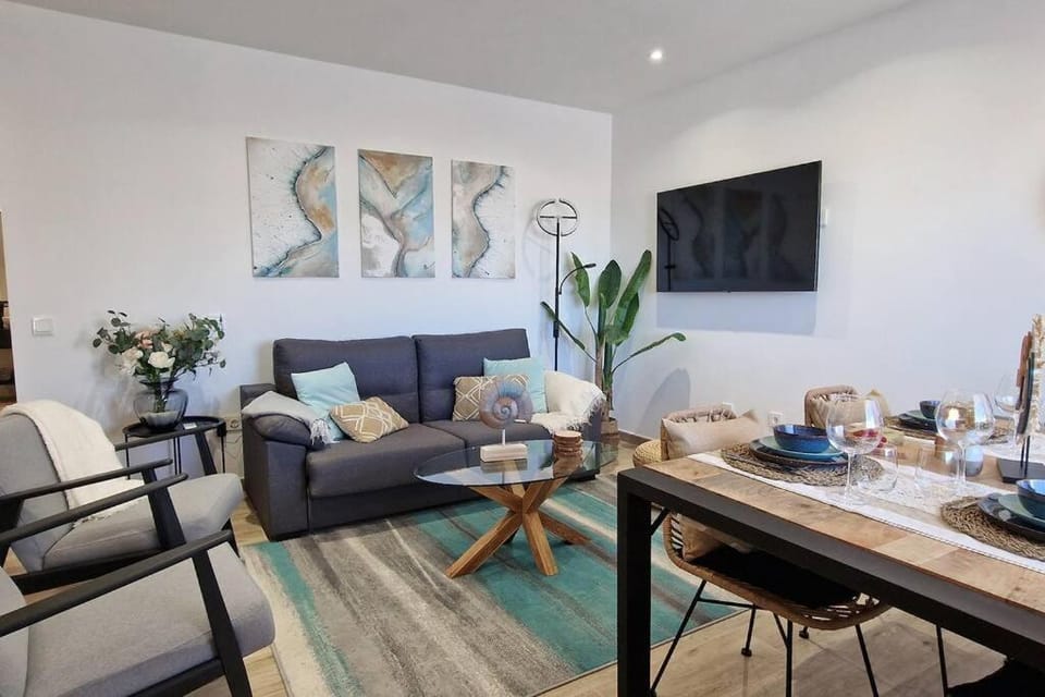 TV and multimedia, Living room, Seating area, Dining area