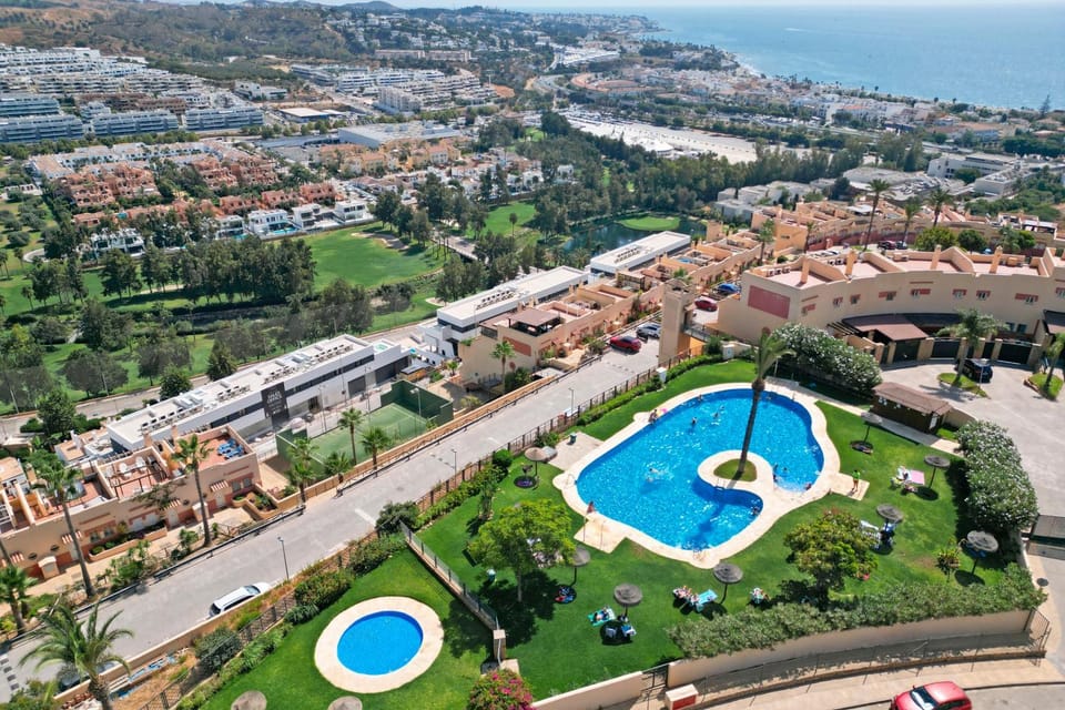 Swimming pool, Swimming pool