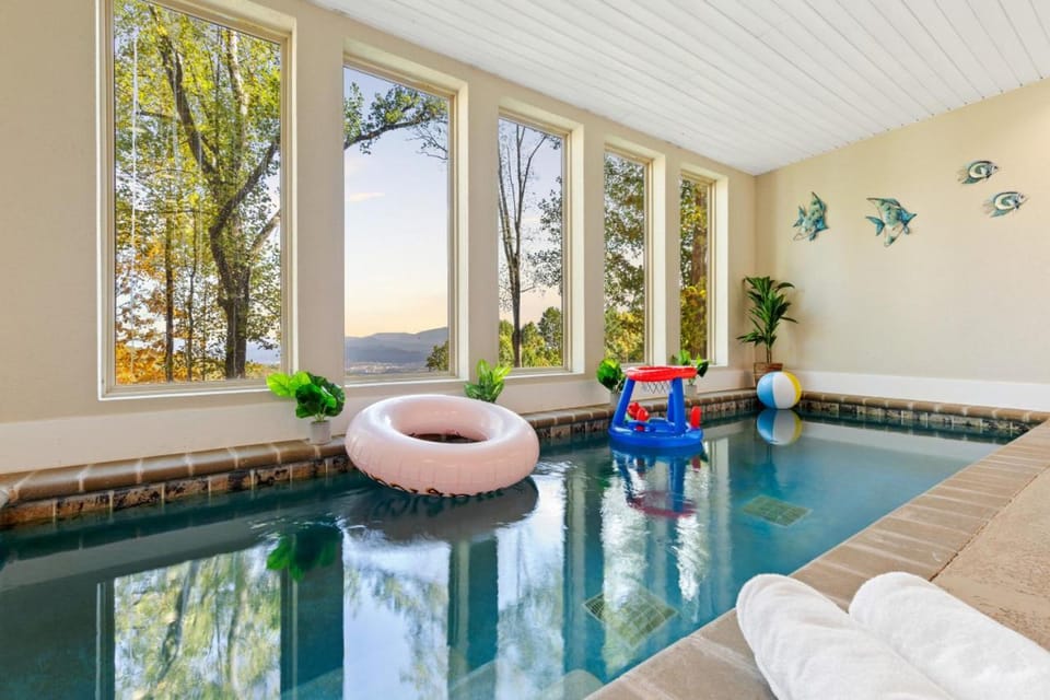 Elevated Escape by Ghosal Luxury Lodging Chalet in Sevier County