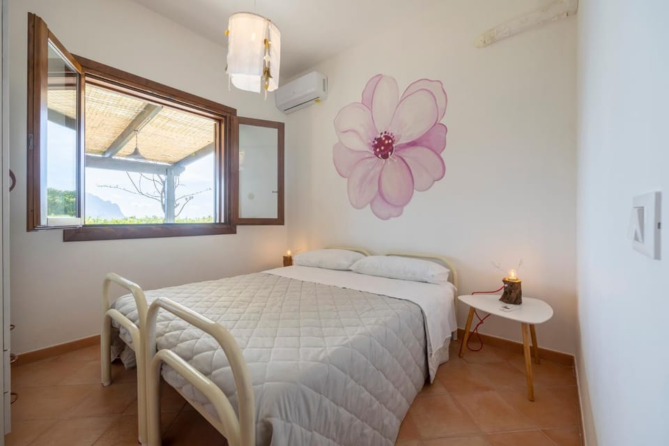 Bed, Photo of the whole room, Bedroom, air conditioner