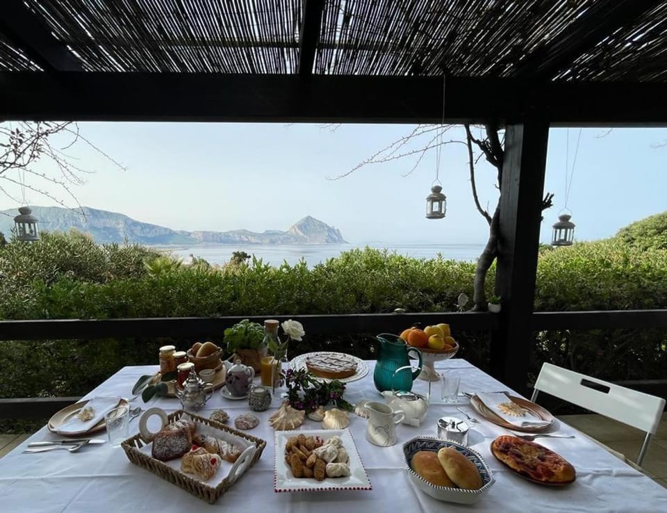 Natural landscape, Food and drinks, Sea view, Breakfast
