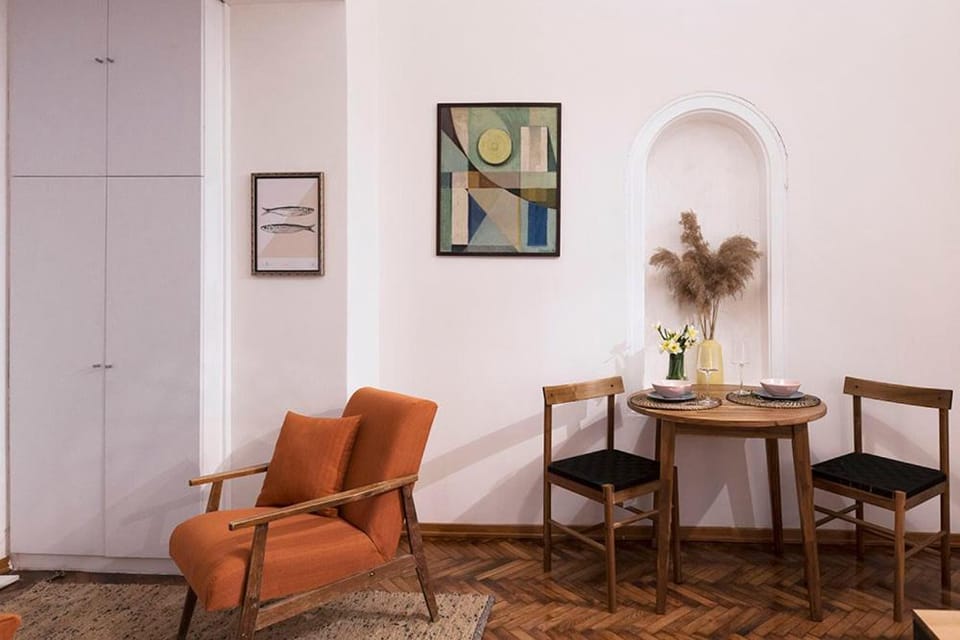 Seating area, Dining area