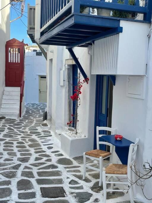 Bougainvillea Cave Suite - Old Town Apartment in Mykonos