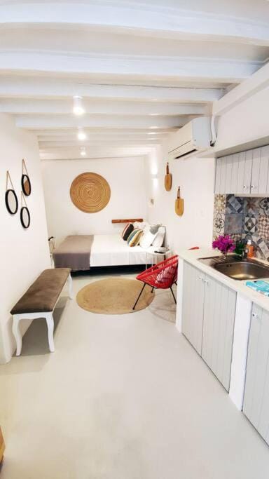 Bougainvillea Cave Suite - Old Town Apartment in Mykonos
