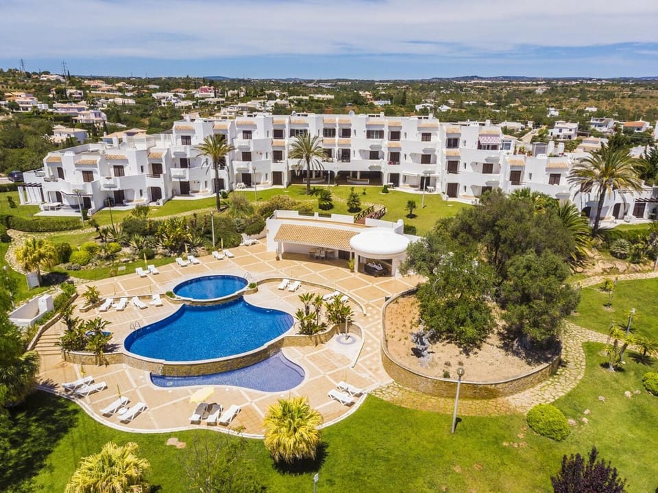 Clube Albufeira: 2BR Prime Holidays Retreat Apartment in Guia