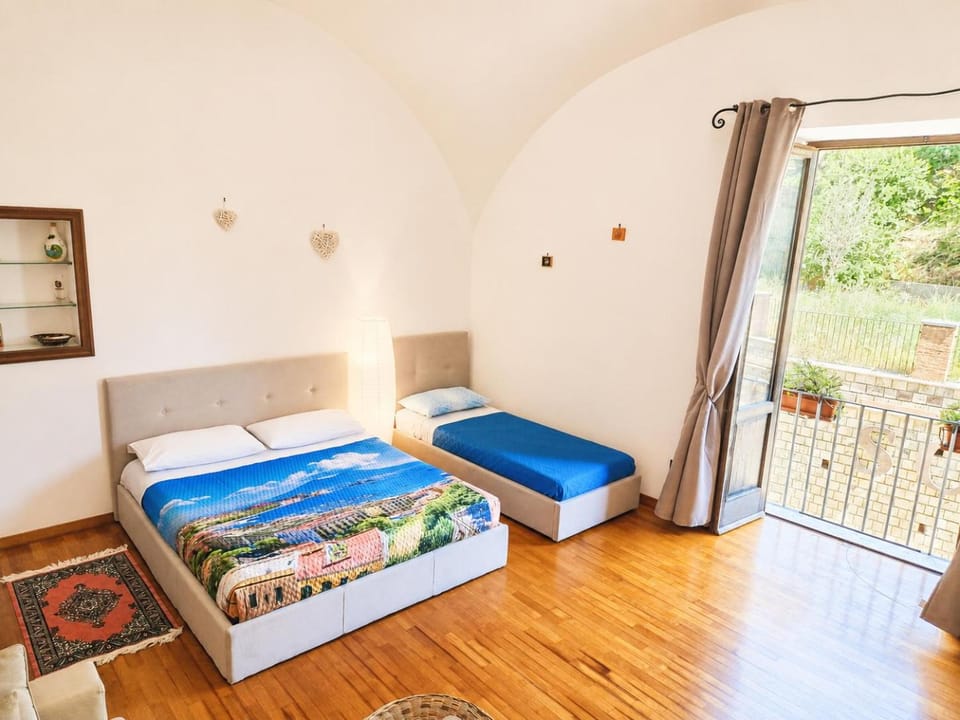 Bed, View (from property/room), Balcony/Terrace, Photo of the whole room, Bedroom
