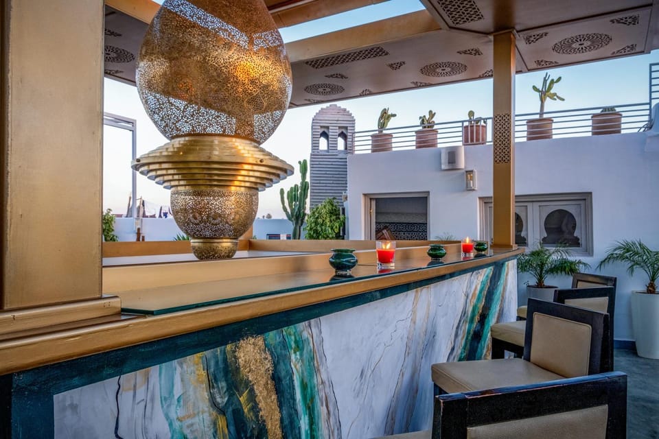 Restaurant/places to eat, Seating area, Dining area