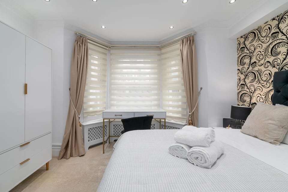 Bed, Bedroom, towels, wardrobe