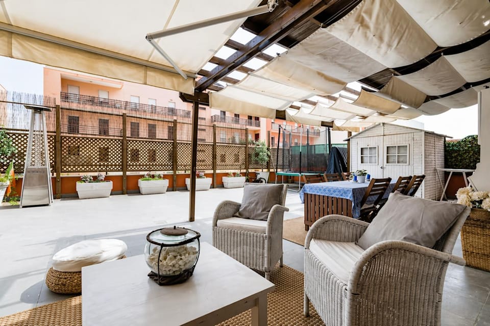Patio, Balcony/Terrace, Seating area