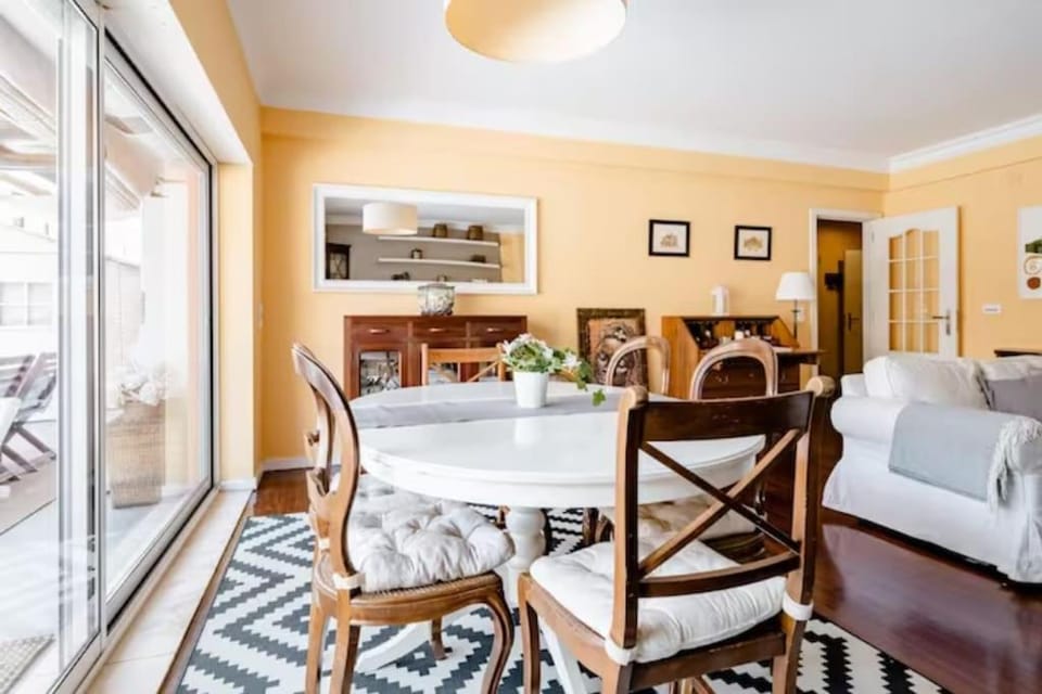 Living room, Dining area