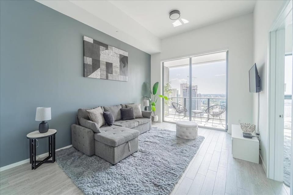 Devereaux Miami 2 Bedroom, 1 Bedroom, and Studio Condos with Balconies Apartment in Miami