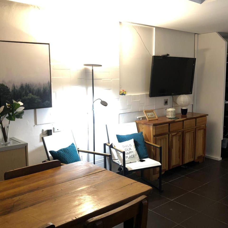 Living room, hair dresser