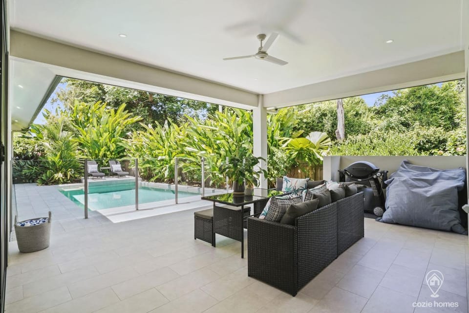 House Heliconia - Luxury Living in Palm Cove House in Palm Cove