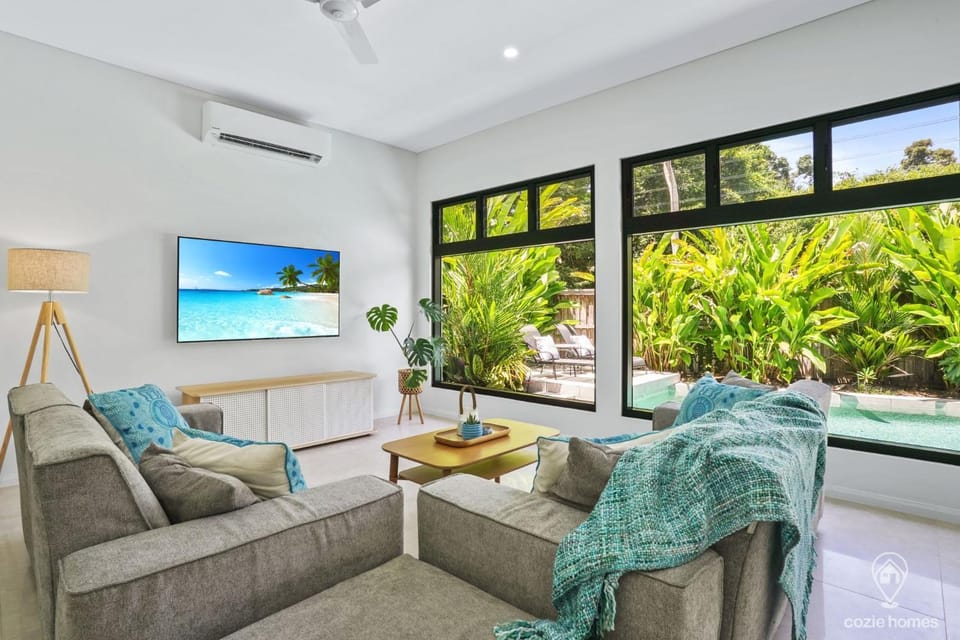 House Heliconia - Luxury Living in Palm Cove House in Palm Cove