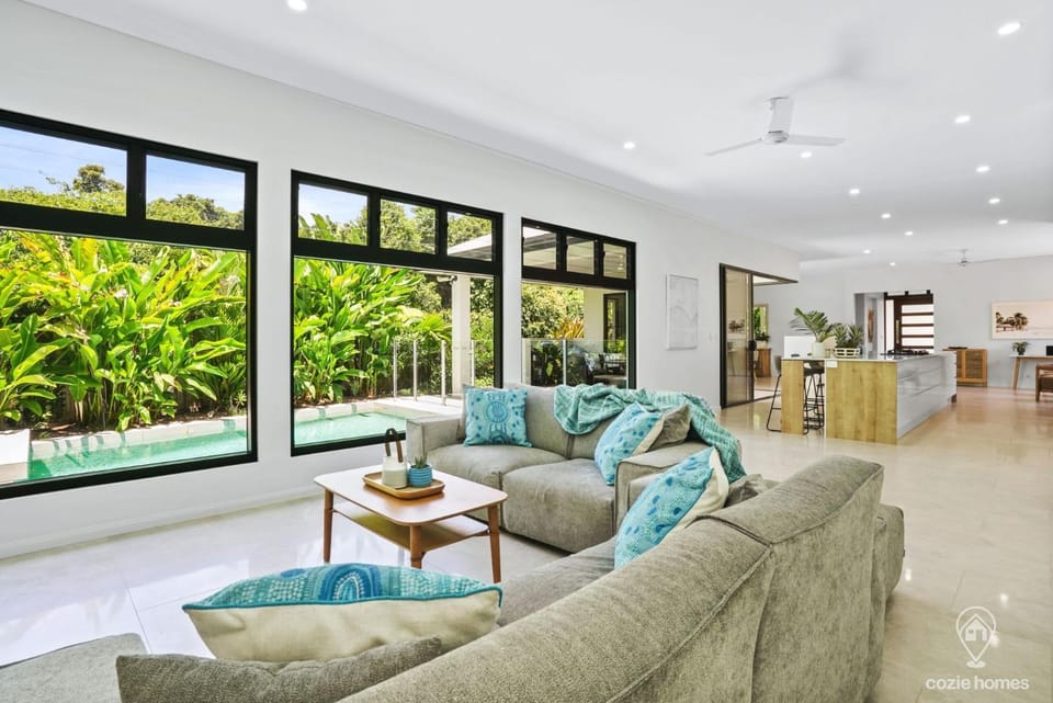 House Heliconia - Luxury Living in Palm Cove House in Palm Cove