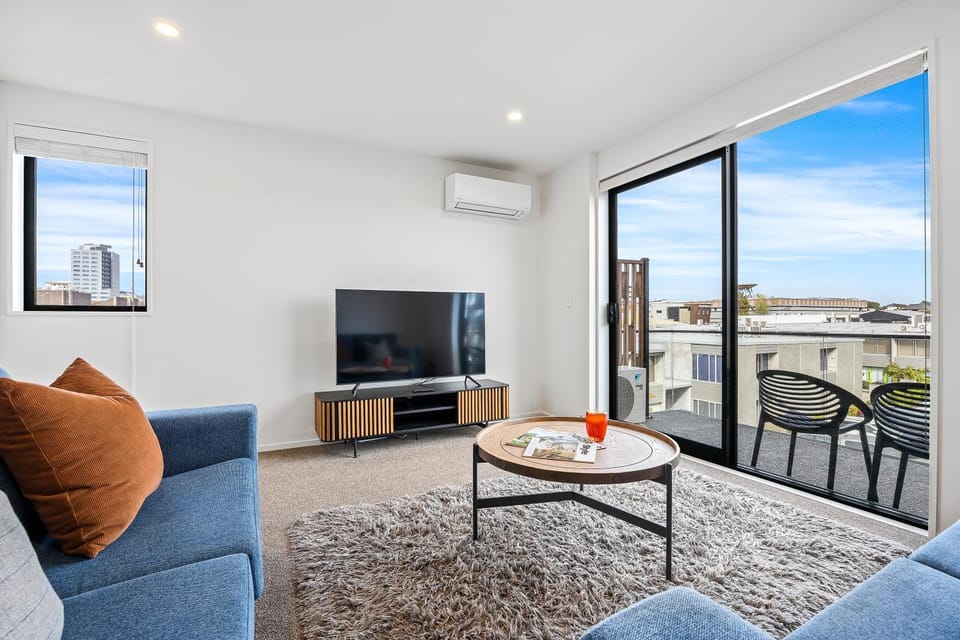 TV and multimedia, View (from property/room), Balcony/Terrace, Living room, Seating area, Evening entertainment, air conditioner