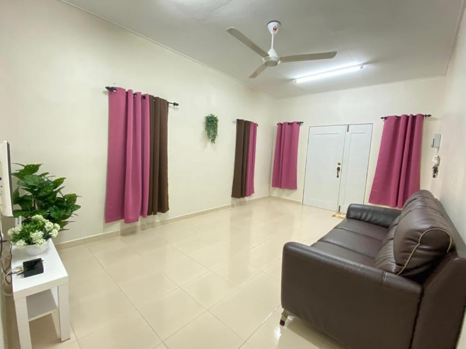 TV and multimedia, Living room, Seating area, fireplace