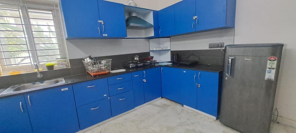 Kitchen or kitchenette, oven, stove