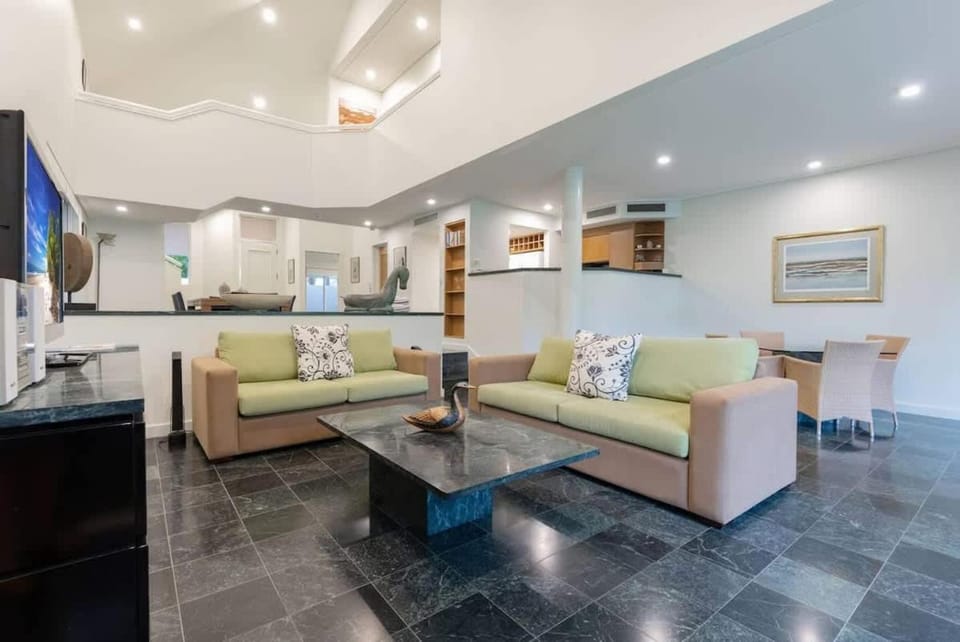 Tropical Resort-style Living on Mirage Golf Course Villa in Port Douglas