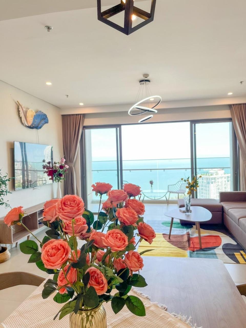 Natural landscape, TV and multimedia, Living room, Seating area