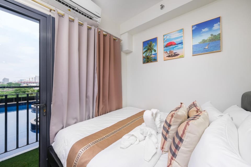 Bed, View (from property/room), Balcony/Terrace, Bedroom, towels, air conditioner
