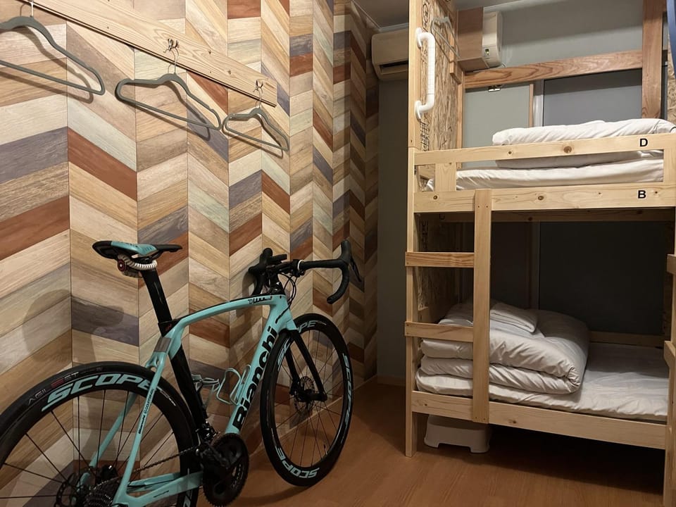 Bed, Photo of the whole room, Cycling, Bedroom, bunk bed