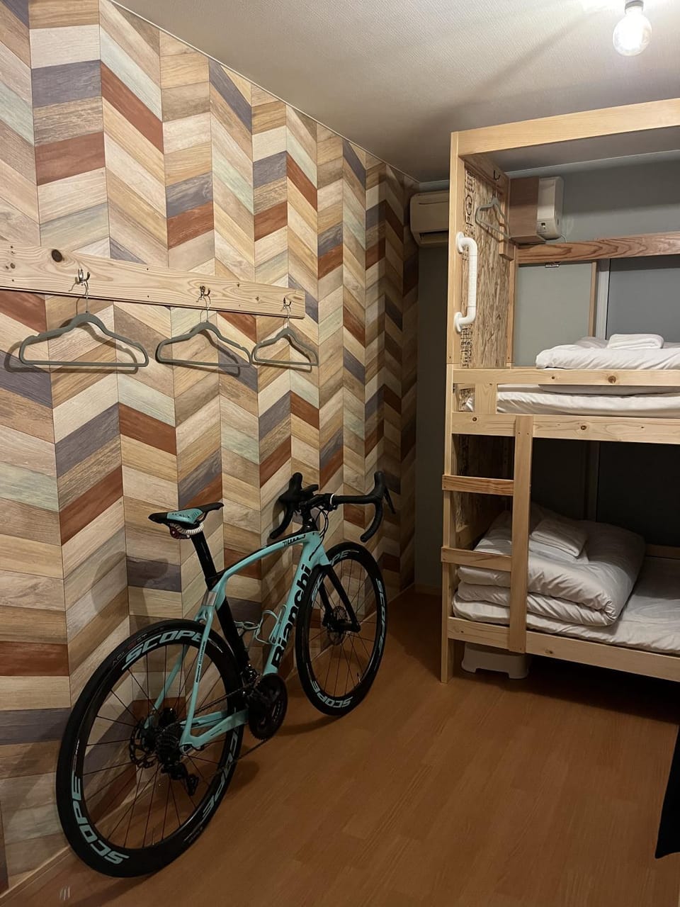 Bed, Photo of the whole room, Cycling, Bedroom, bunk bed