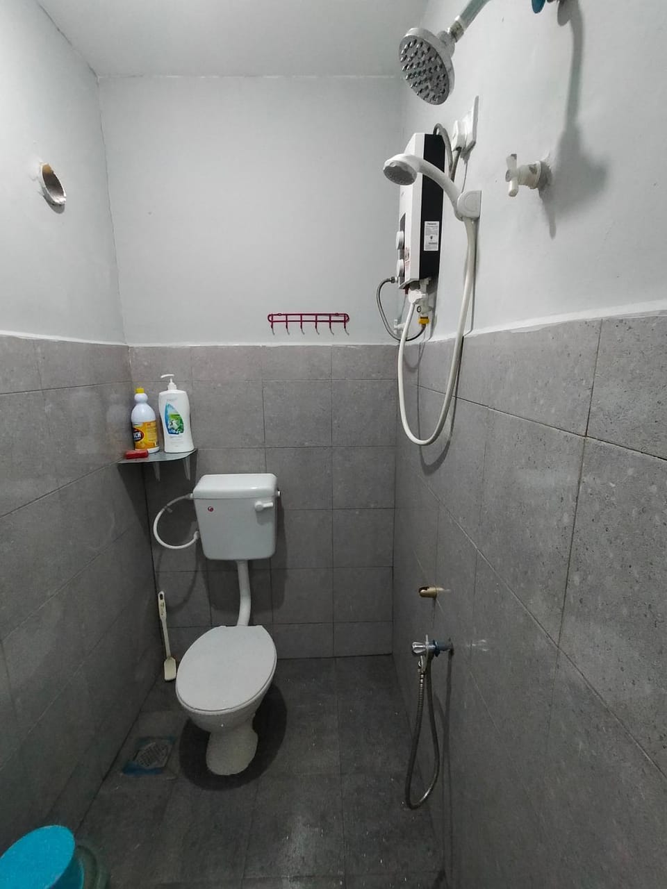 Shower, Toilet