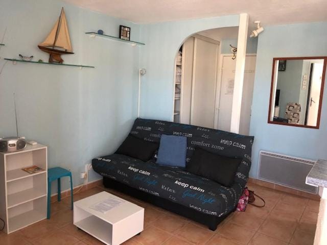 Gruissan (Aude) Appartement calme, vue sur port de plaisance -Clim, Empl.Parking Apartment in Gruissan
