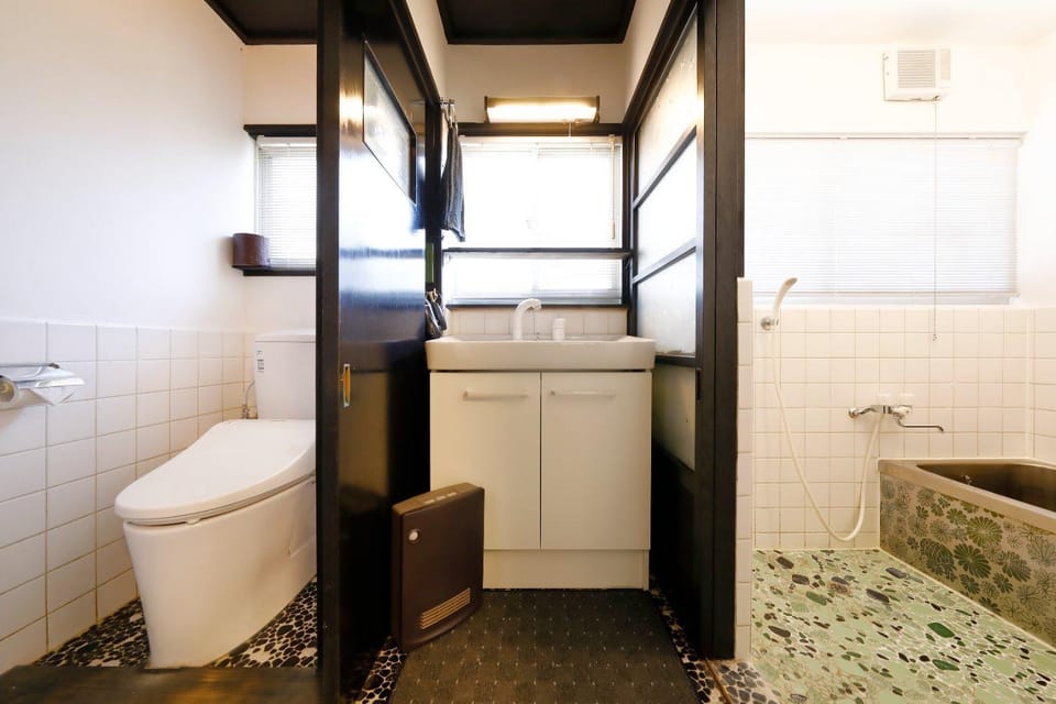 Toilet, Bathroom