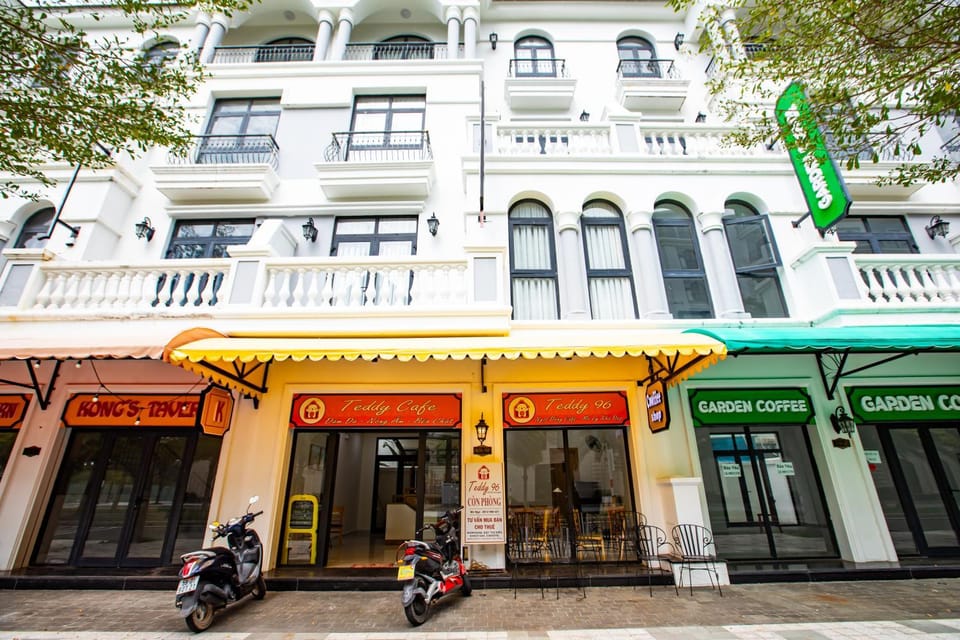 Property building, Facade/entrance
