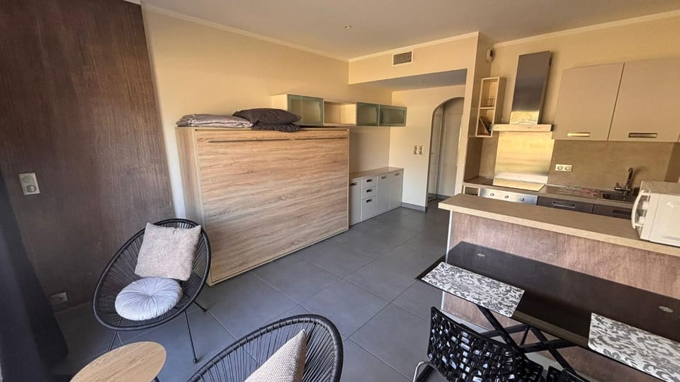 Studio climatisée dans résidence à 5 minutes des plages a pied Apartment in Propriano