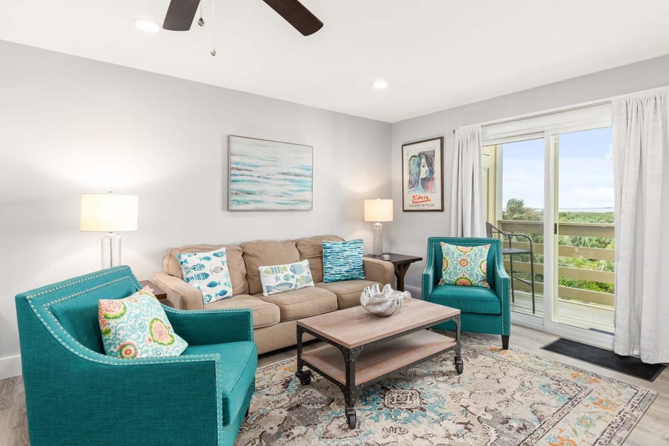 View (from property/room), Balcony/Terrace, Living room, Seating area, furniture