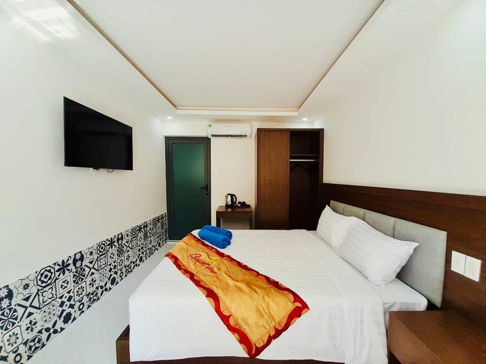 Bed, TV and multimedia, Photo of the whole room, Bedroom, wardrobe