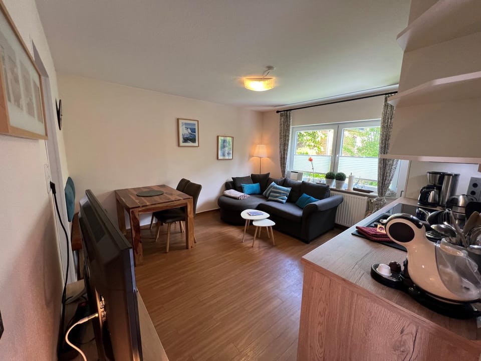 TV and multimedia, Kitchen or kitchenette, Living room, Seating area