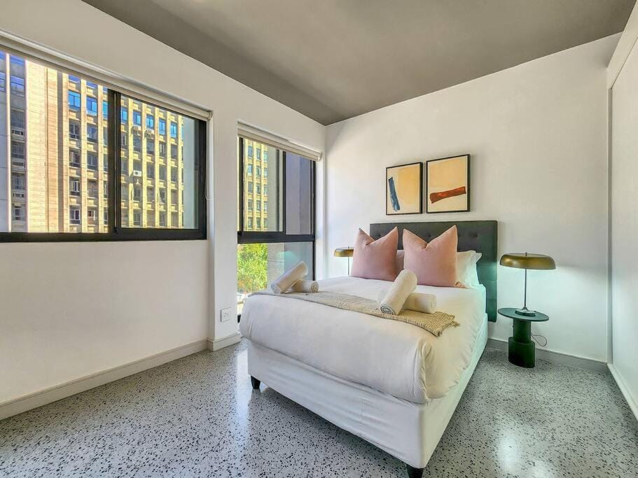 2nd Floor Luxury in City, Pool, Secure, Wifi Apartment in Cape Town